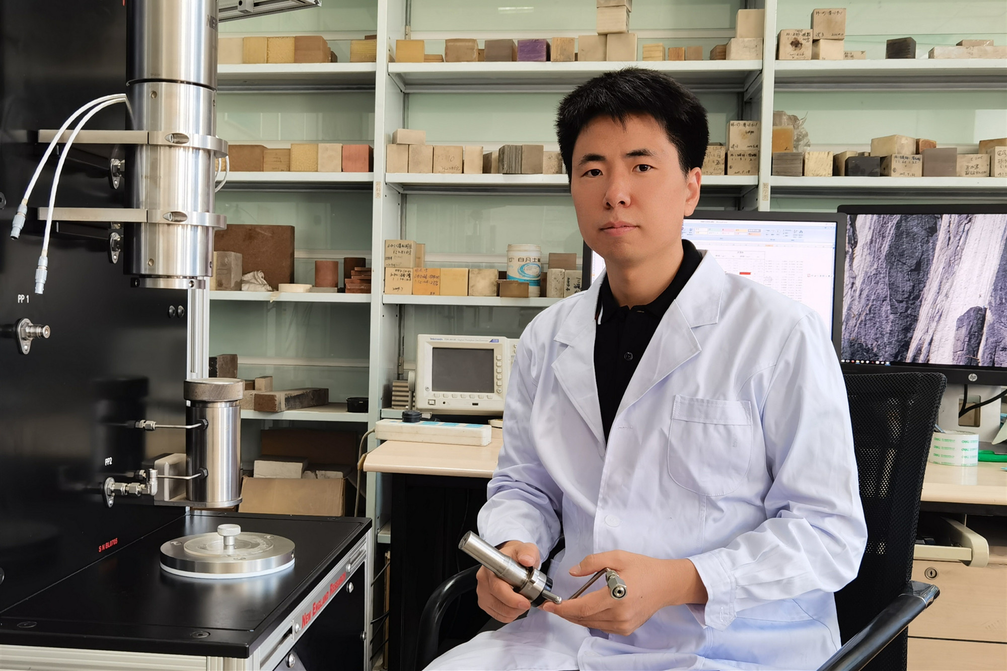 92561256a1924c3883858ee85784f995.jpg 92561256a1924c3883858ee85784f995.jpg