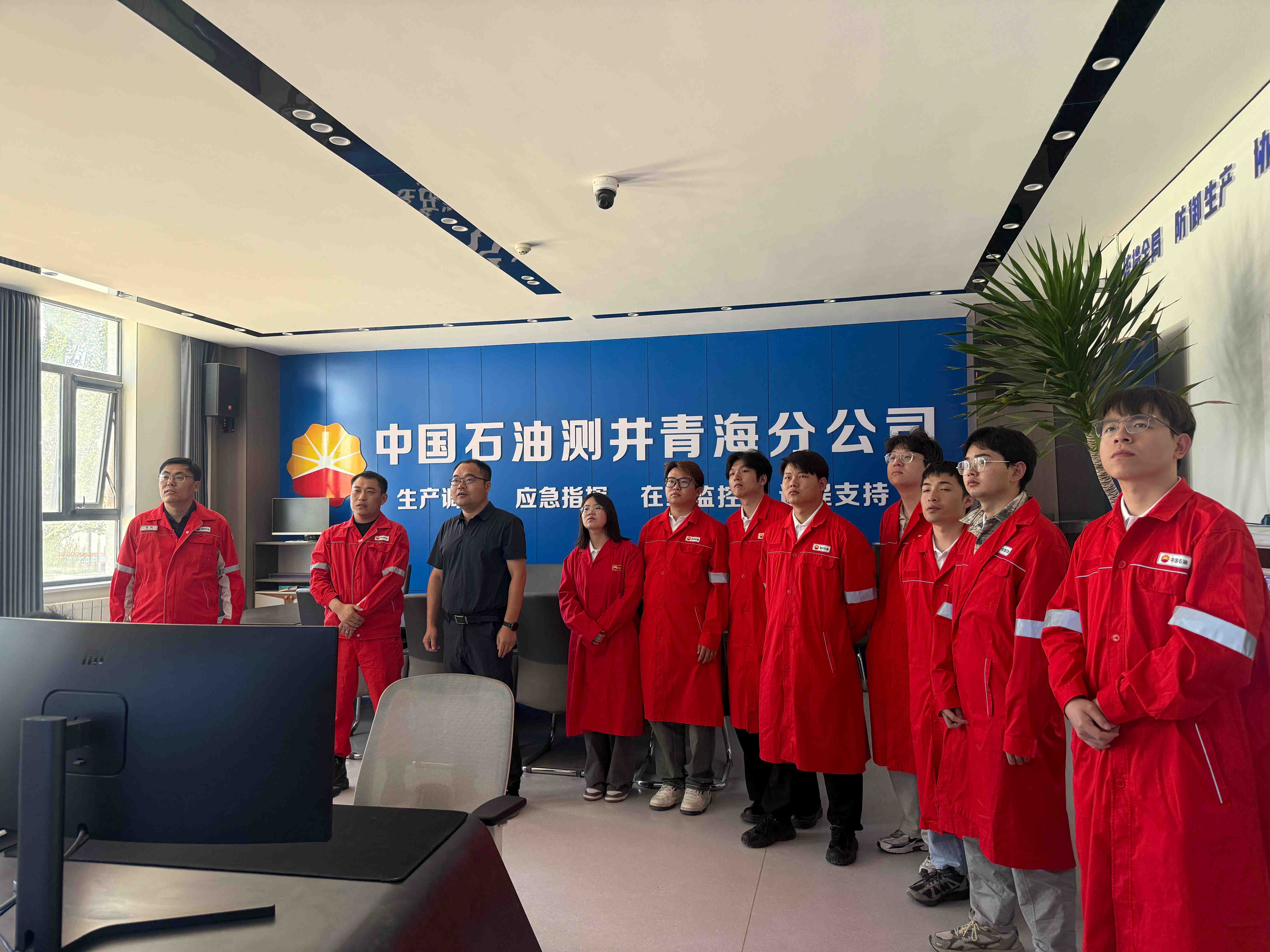 图5 团队开展企业走访调研 (2).jpg