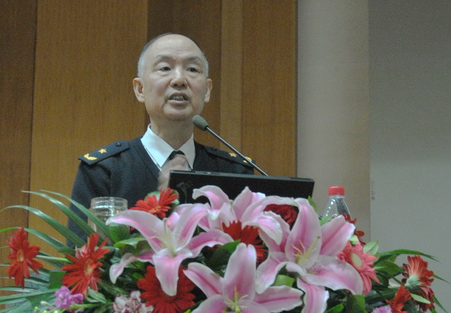 国防大学战略研究所所长杨毅少将做客石大阳光讲坛