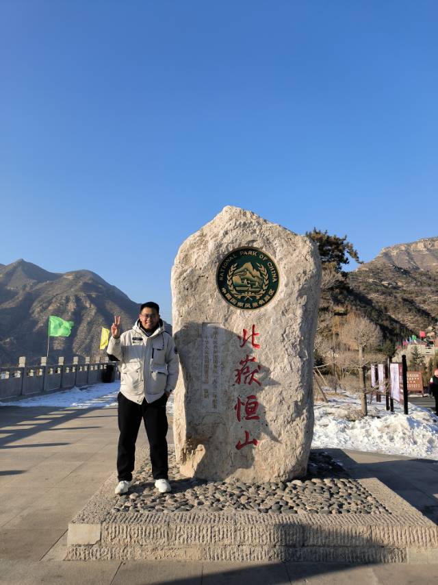 张育铭 生活照.jpg