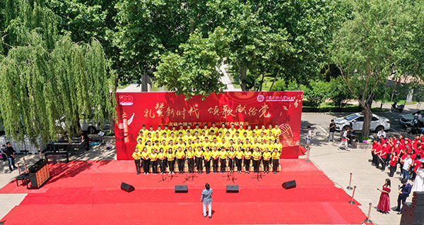 2021-5-25“礼赞新时代，颂歌献给党”合唱红歌（含校领导）高广旭 (5).jpg