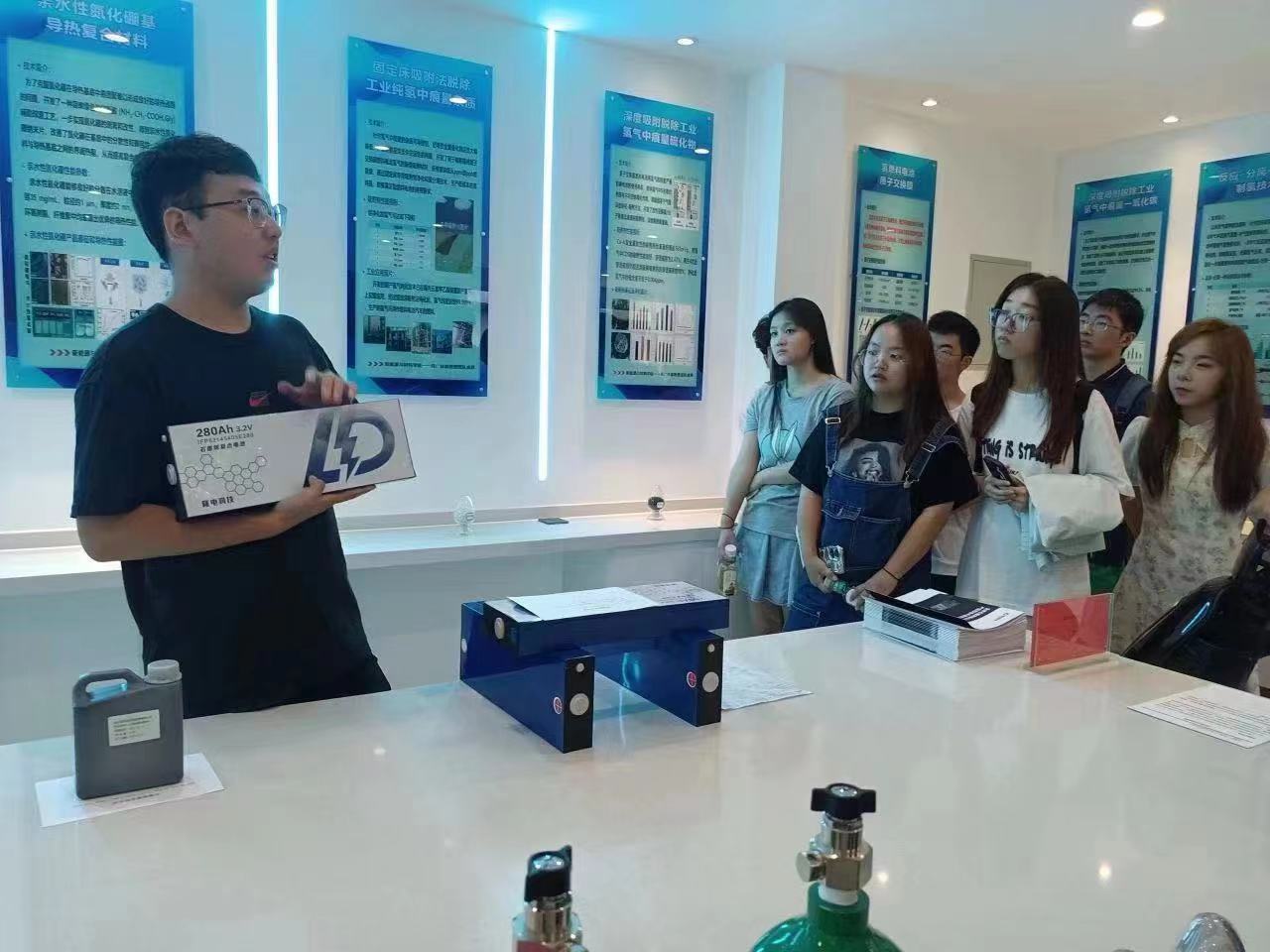 7.向本科生宣讲新型储能技术.jpg