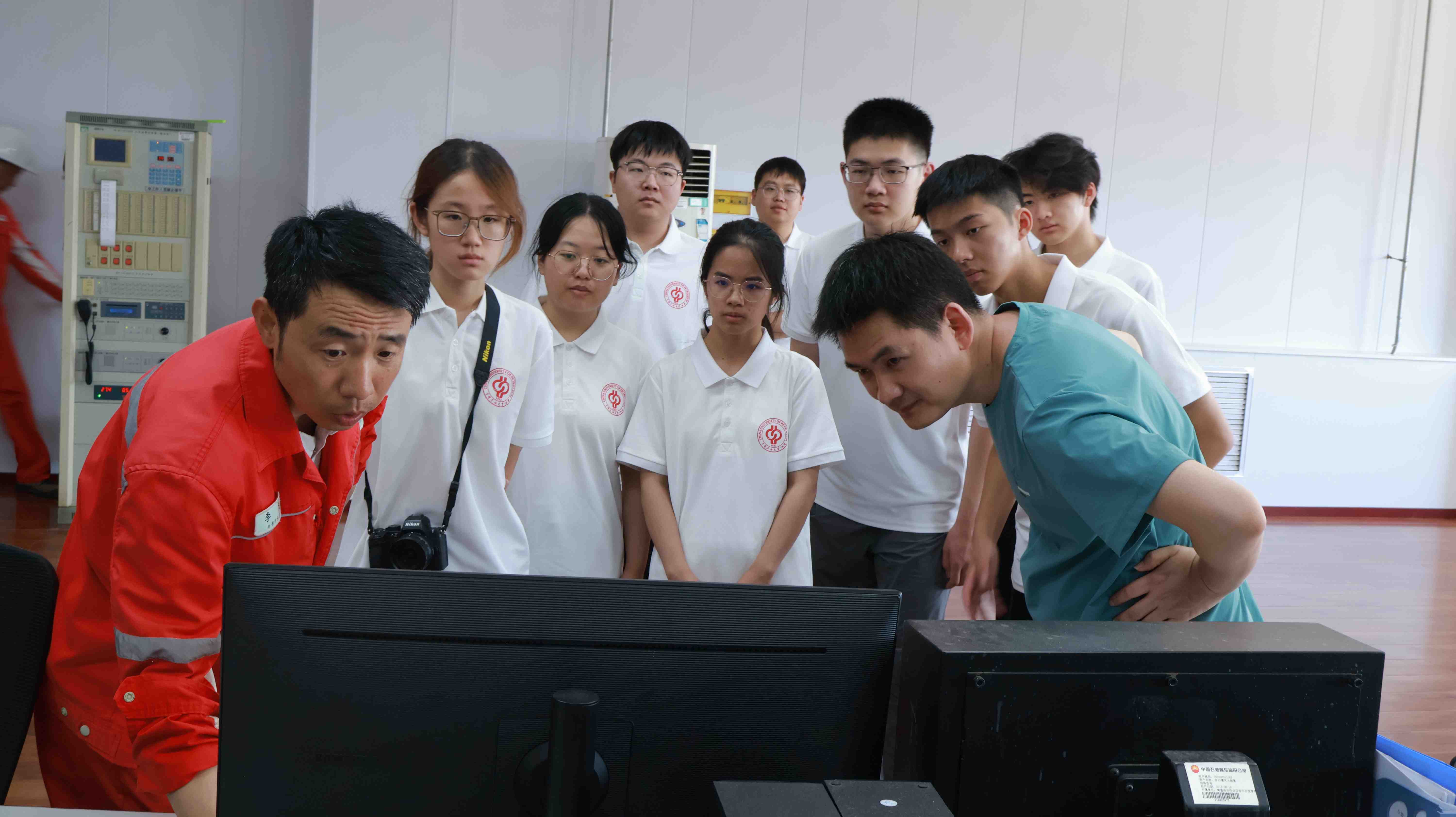 图18 团队调研企业降碳举措 (2).jpg