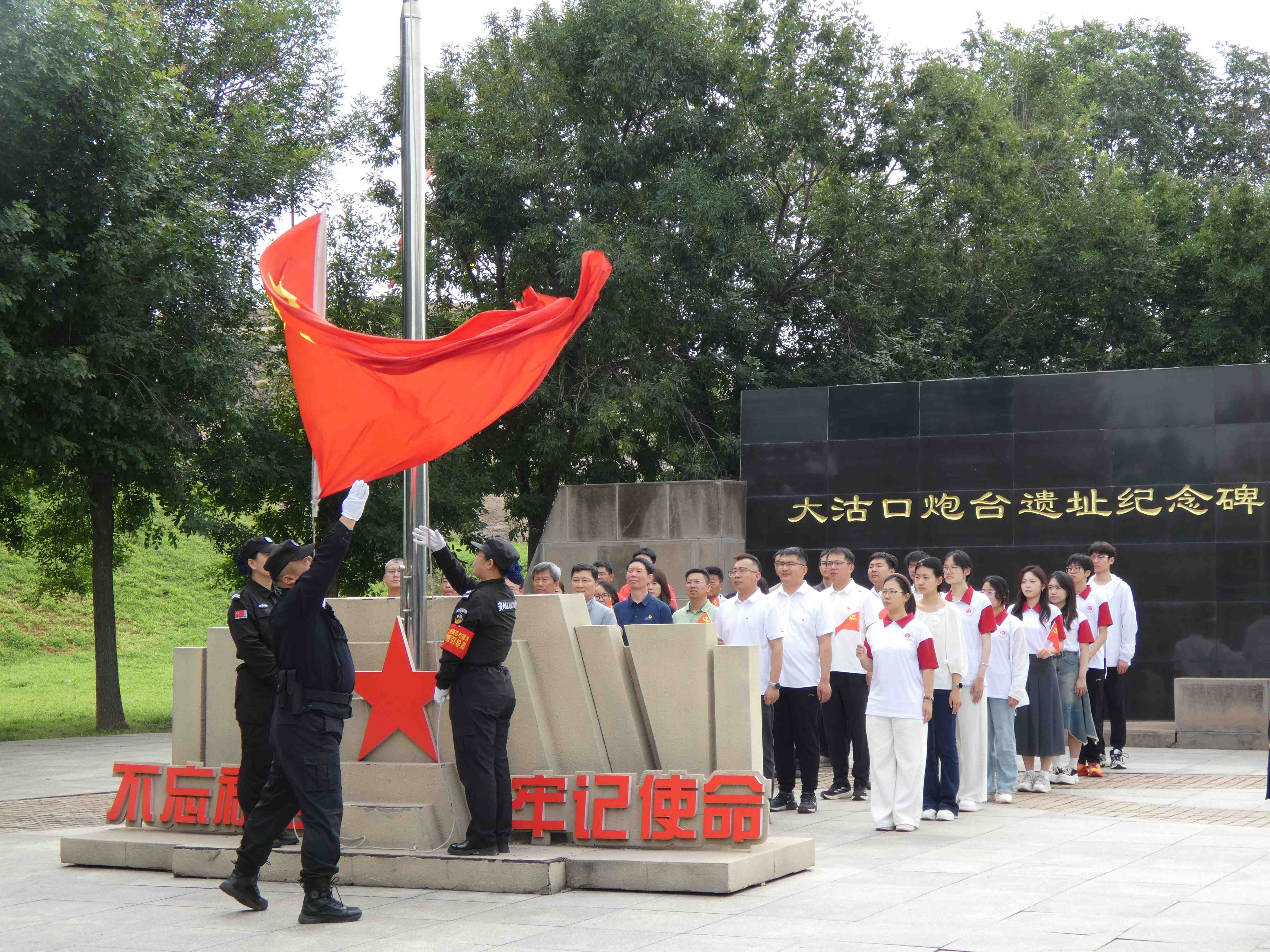 图9 团队在大沽口炮台纪念馆开展研学 (2).jpg