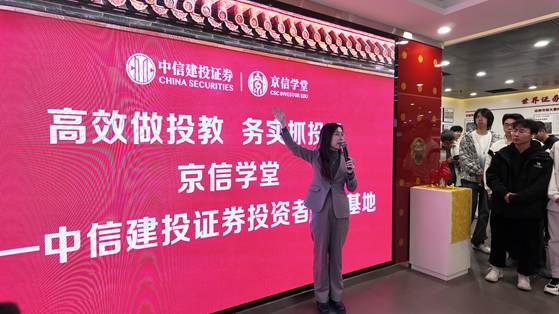 图片包含 站, 男人, 游戏机, 女人 AI 生成的内容可能不正确。